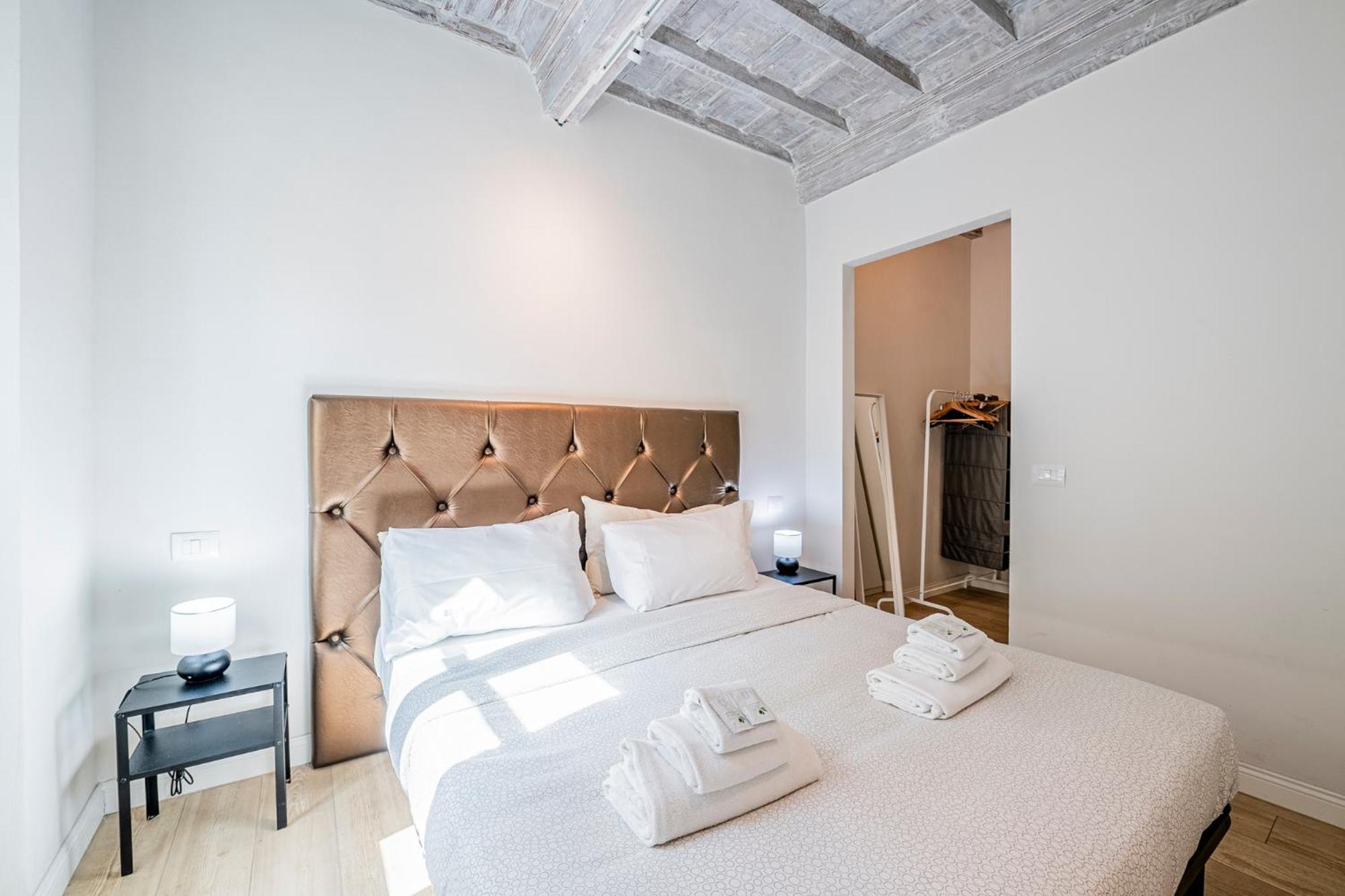 10 Minuti Duomo - Double Suite Con Idromassaggio ฟลอเรนซ์ ภายนอก รูปภาพ