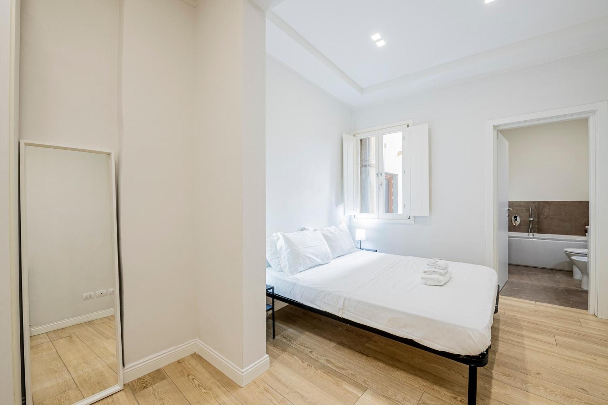 10 Minuti Duomo - Double Suite Con Idromassaggio ฟลอเรนซ์ ภายนอก รูปภาพ