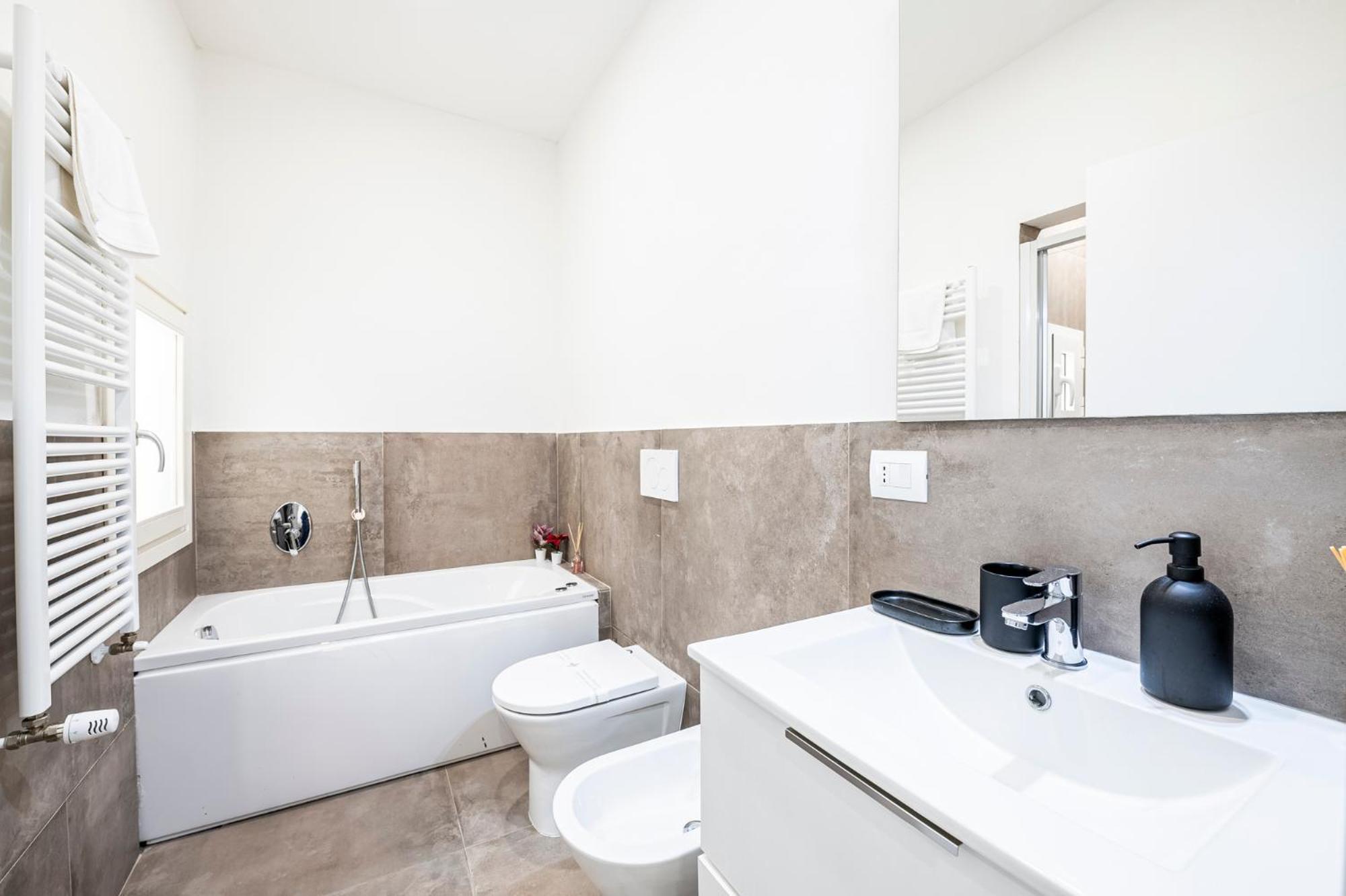 10 Minuti Duomo - Double Suite Con Idromassaggio ฟลอเรนซ์ ภายนอก รูปภาพ